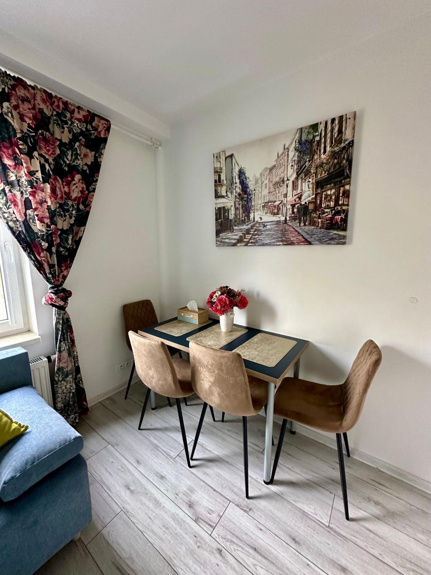 Apartment 1 Maja 94 *
